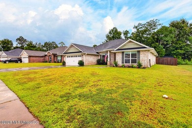 Welcome home to Emerald Lake Estates! This beautiful 4-bedroom - photo 5