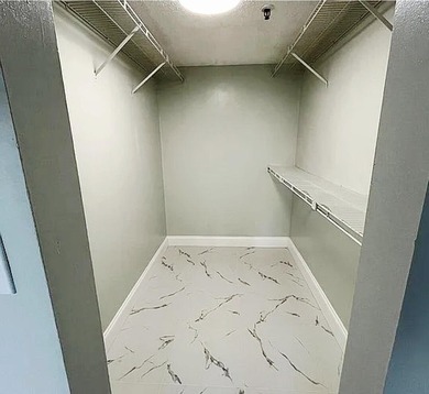 Beautifully remodeled and move-in ready, immaculate 1bedroom - photo 11