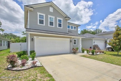 Welcome home to this charming two-story, 3-bedroom, 2.5-bath - photo 3