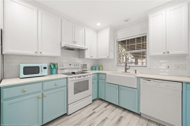 Experience the ultimate lakefront living in Florida with this - photo 15