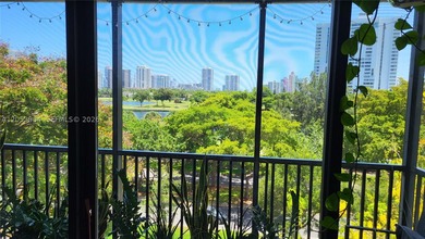 Call this cozy apartment home in a great Aventura location - photo 2