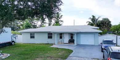 Spacious 4BR/2BA CBS home on a massive, fully fenced 9,000 SF - photo 2
