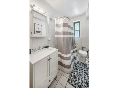 A generously sized 800 sqft one-bedroom apartment in - photo 6