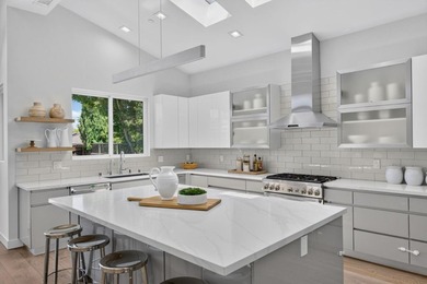 Modern design and exceptional craftsmanship define this stunning - photo 8