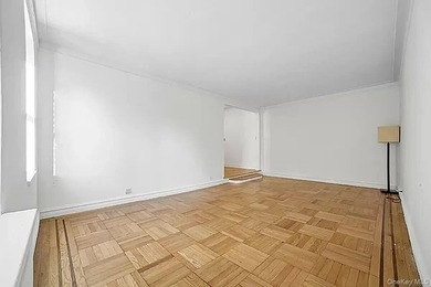 A generously sized 800 sqft one-bedroom apartment in - photo 10