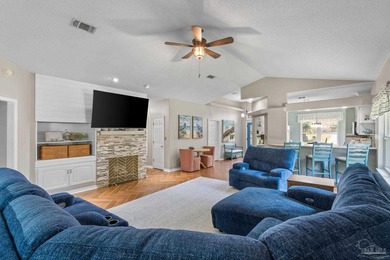 Welcome to this beautifully maintained solid brick home - photo 11