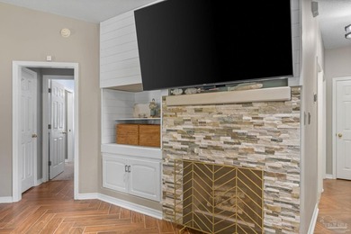 Welcome to this beautifully maintained solid brick home - photo 12