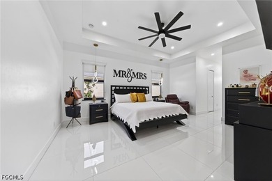 Welcome to this stunning modern luxury waterfront home featuring - photo 13