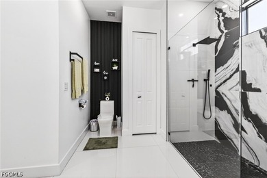 Welcome to this stunning modern luxury waterfront home featuring - photo 17