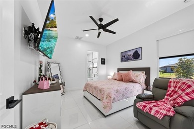 Welcome to this stunning modern luxury waterfront home featuring - photo 22