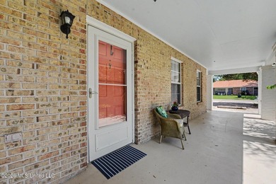 Enjoy coastal living in this beautifully updated first-floor - photo 2