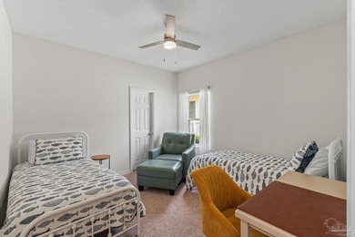 Welcome to this beautifully maintained solid brick home - photo 24