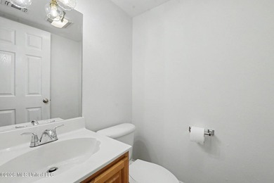 Enjoy coastal living in this beautifully updated first-floor - photo 10