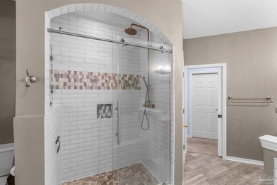 Welcome to this beautifully maintained solid brick home - photo 32