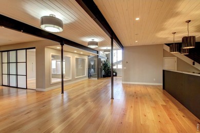 Medical / Professional Office Building for Sale in Serene - photo 3