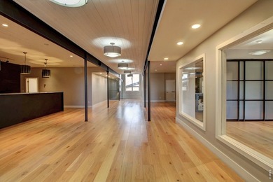 Medical / Professional Office Building for Sale in Serene - photo 4