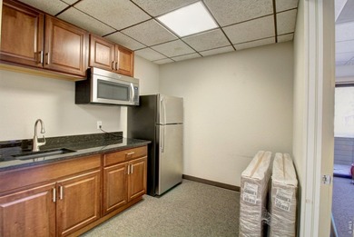 Medical / Professional Office Building for Sale in Serene - photo 7