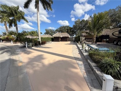 An oversized 3,334 sq ft lot offering refined resort-style - photo 2