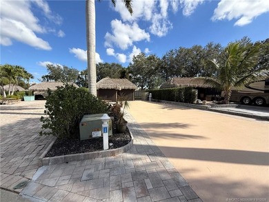 An oversized 3,334 sq ft lot offering refined resort-style - photo 3
