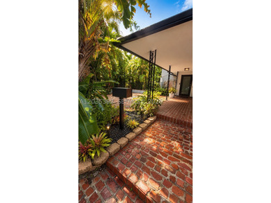 Investor's Dream on a Massive Lot in the Most Prestigious Area - photo 13