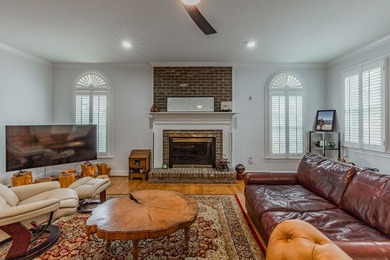 ELEGANT HOME, FIRST TIME ON THE MARKET! Welcome to this stunning - photo 14