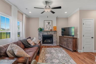Welcome to 102 East Fortenberry St! This move-in ready 3-bedroom - photo 15