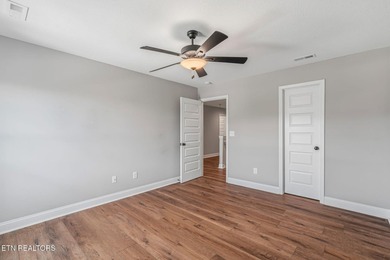 Welcome to 102 East Fortenberry St! This move-in ready 3-bedroom - photo 19