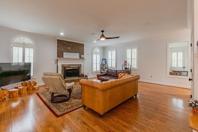 ELEGANT HOME, FIRST TIME ON THE MARKET! Welcome to this stunning - photo 20