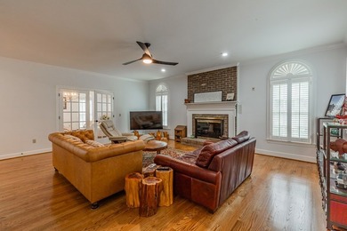 ELEGANT HOME, FIRST TIME ON THE MARKET! Welcome to this stunning - photo 21