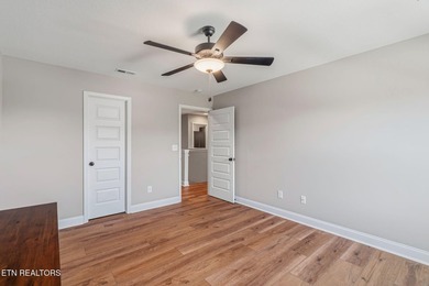 Welcome to 102 East Fortenberry St! This move-in ready 3-bedroom - photo 21
