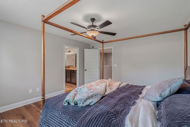 Welcome to 102 East Fortenberry St! This move-in ready 3-bedroom - photo 25