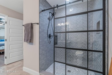 Welcome to 102 East Fortenberry St! This move-in ready 3-bedroom - photo 27