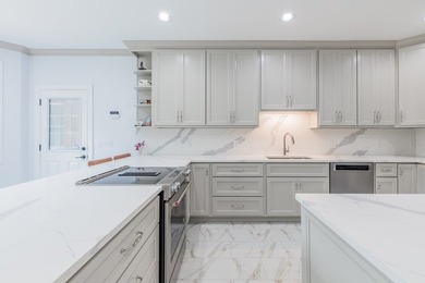 ELEGANT HOME, FIRST TIME ON THE MARKET! Welcome to this stunning - photo 28