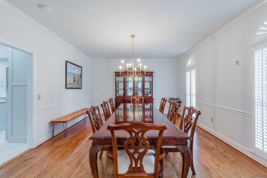 ELEGANT HOME, FIRST TIME ON THE MARKET! Welcome to this stunning - photo 32