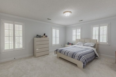 ELEGANT HOME, FIRST TIME ON THE MARKET! Welcome to this stunning - photo 44