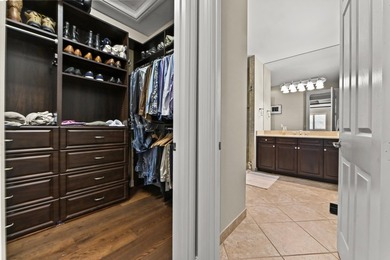 Welcome to this exceptional two-story estate in the exclusive - photo 44