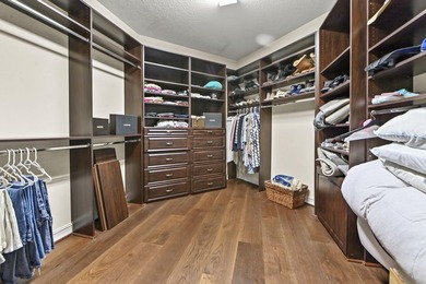 Welcome to this exceptional two-story estate in the exclusive - photo 45