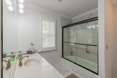 ELEGANT HOME, FIRST TIME ON THE MARKET! Welcome to this stunning - photo 47