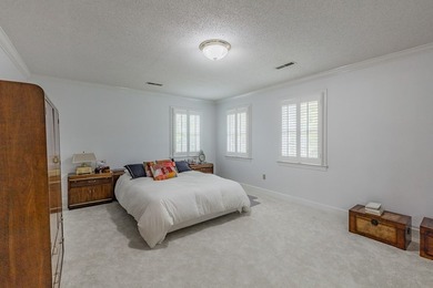 ELEGANT HOME, FIRST TIME ON THE MARKET! Welcome to this stunning - photo 49