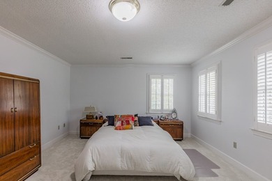 ELEGANT HOME, FIRST TIME ON THE MARKET! Welcome to this stunning - photo 50