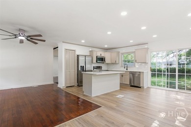 Welcome to this updated 2-bedroom, 1-bathroom home located at - photo 3