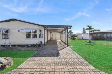 Don't miss this one! Rare end unit on a quiet Cul-De-Sac and an - photo 3