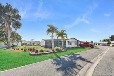 Don't miss this one! Rare end unit on a quiet Cul-De-Sac and an - photo 4