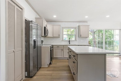 Welcome to this updated 2-bedroom, 1-bathroom home located at - photo 8