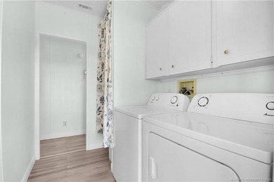 Don't miss this one! Rare end unit on a quiet Cul-De-Sac and an - photo 8