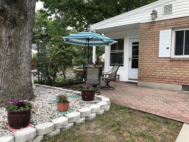 Pride of ownership abounds in this lovingly maintained 2 bedroom - photo 23