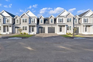 Like-new luxury 2-bedroom, 2.5-bath end-unit townhome in an - photo 2
