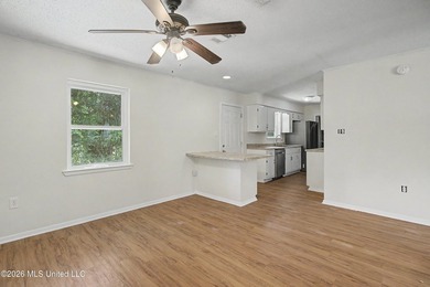 Located on a quiet cul-de-sac just north of I-10, this home - photo 4