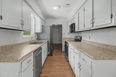 Located on a quiet cul-de-sac just north of I-10, this home - photo 5