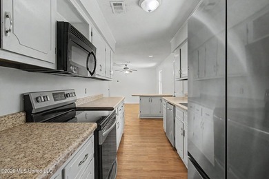 Located on a quiet cul-de-sac just north of I-10, this home - photo 6